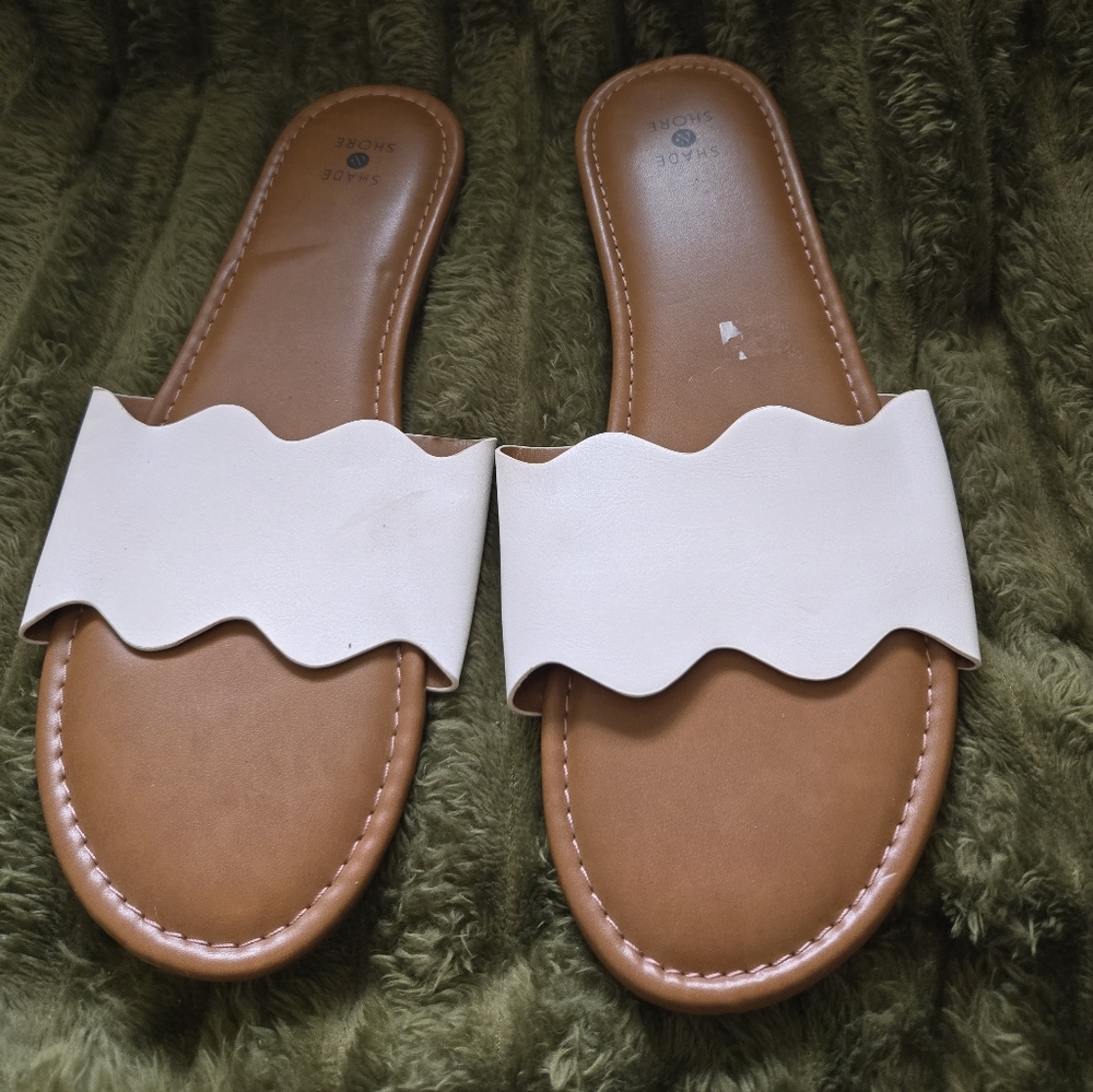 Shade & Shore White and Tan Slide Sandals